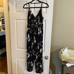 Kaileigh floral maternity romper jumpsuit size S